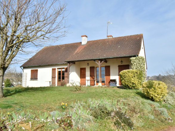 Proche Buxy. AGRÉABLE VILLA EN CÔTE VITICOLE