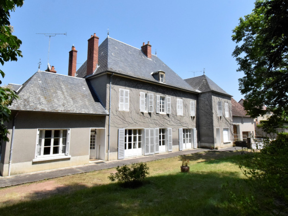 CHAROLAIS - BRIONNAIS - BELLE PROPRIÉTÉ DE FAMILLE-VENDU