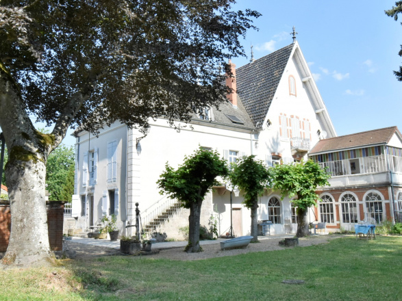 Proche Givry. AGRÉABLE DEMEURE SUR 2000 M²