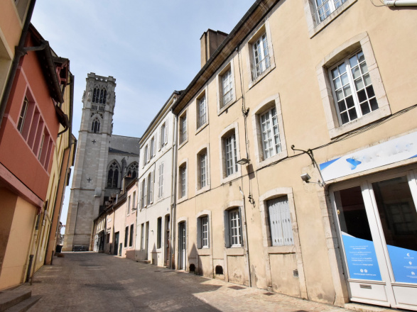 Chalon S/Saône centre. APPARTEMENT ATYPIQUE - VENDU