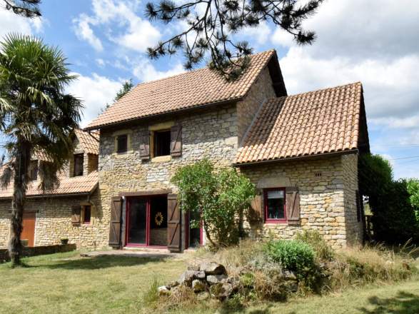 Paray le Monial 20 min. PETITE FERME EN PIERRE SUR 6 HA