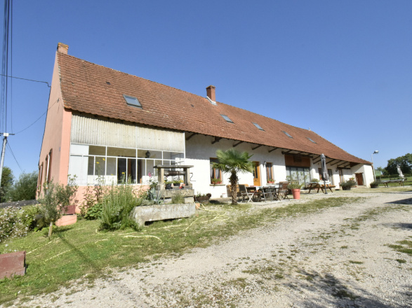 Bresse Bourguignonne. GRANDE MAISON BRESSANNE SUR 1,5 HA