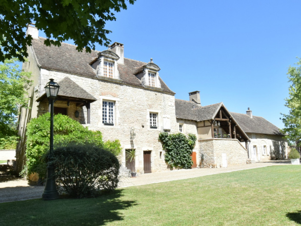 Côte Chalonnaise. BELLE PROPRIÉTÉ ORIGINE 15ème 