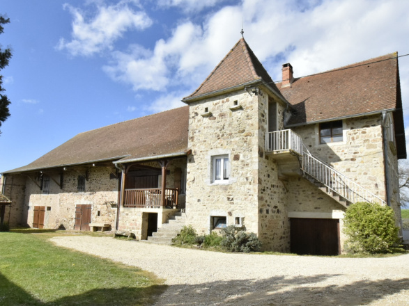 Cluny 25 min. BELLE FERME RÉNOVÉE SUR 8 HA