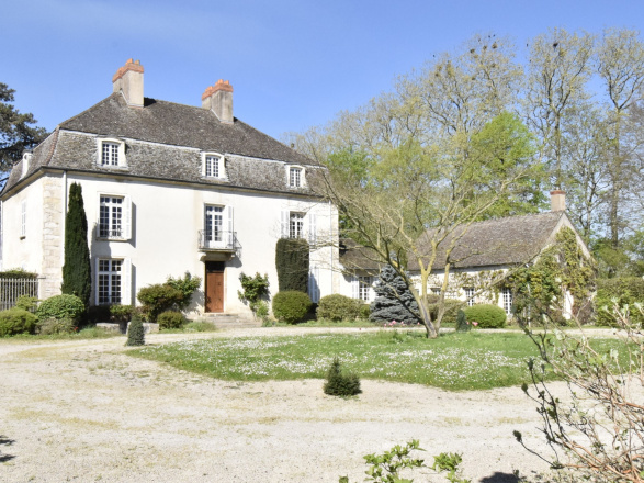 Chalonnais. BELLE PROPRIÉTÉ  DE FAMILLE SUR 2 HECTARES