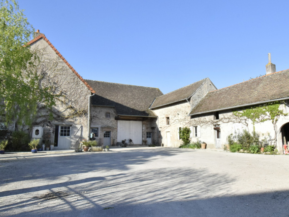 A proximité immédiate de Chalon S/Saône. PROPRIETE DE CARACTÈRE