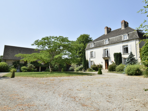 Chalonnais. BELLE PROPRIÉTÉ  DE FAMILLE SUR 2 HECTARES