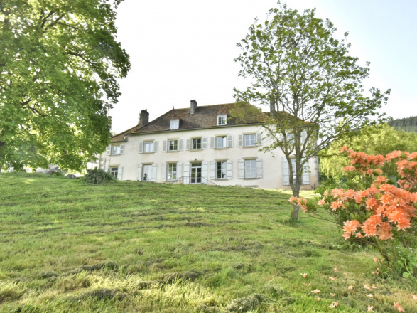 Autunois. PROPRIÉTÉ DE FAMILLE AVEC VUE EXCEPTIONNELLE