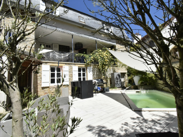 Côte Chalonnaise. ANCIENNE RESIDENCE D’ÉTÉ DES DUCS DE BOURGOGNE