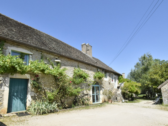 Near Givry. BEAUTIFUL PROPERTY IN THE CÔTE CHALONNAISE