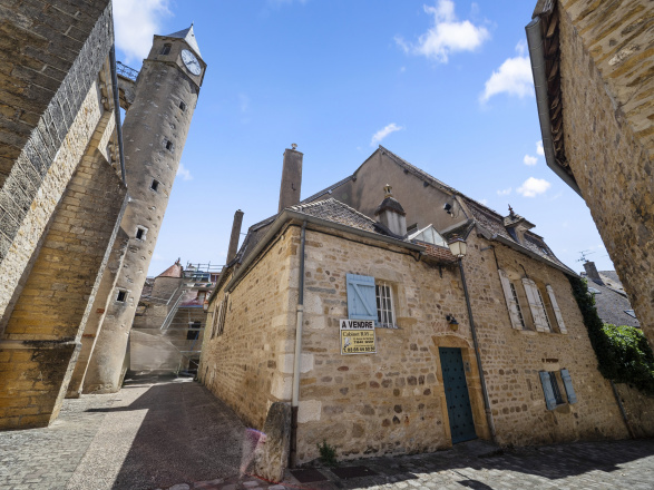 BUXY. ANCIENNE RESIDENCE D’ÉTÉ DES DUCS DE BOURGOGNE