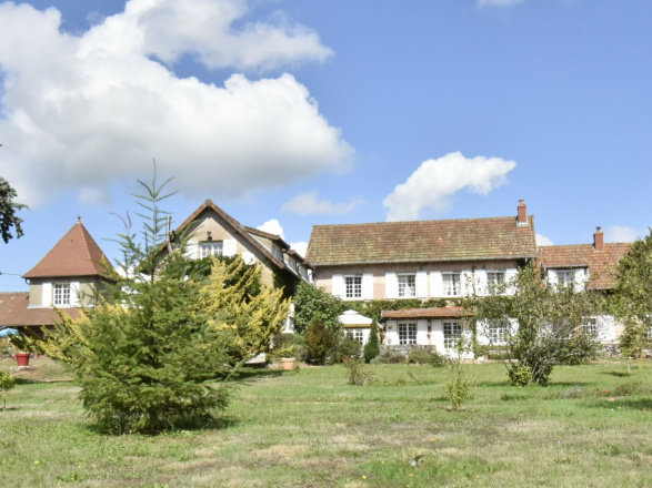Charolles 10 min. BELLE PROPRIÉTÉ AU CALME AVEC GÎTE SÉPARÉ