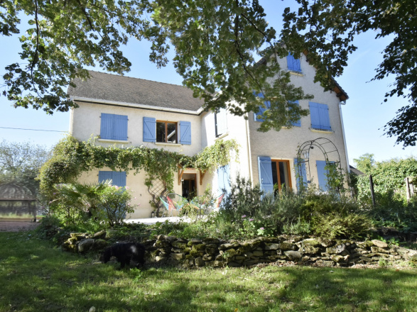 Proche Givry. AGRÉABLE MAISON EN CÔTE CHALONNAISE