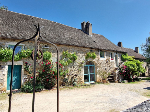 Proche Givry. BELLE PROPRIÉTÉ EN CÔTE CHALONNAISE