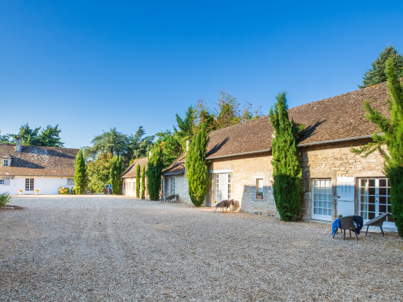Beaune 20 min. PROPRIÉTÉ D’EXCEPTION SUR 3 HECTARES ENVIRON