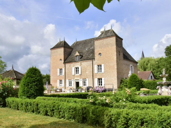 Chalon sur Saône 20 min. MANOIR ORIGINE 17ème SUR 1 HECTARE
