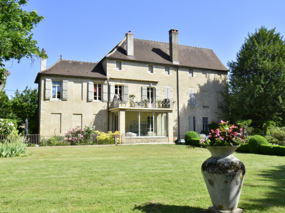 Proche Tournus. BELLE DEMEURE 18ème AVEC LOGEMENT SEPARE