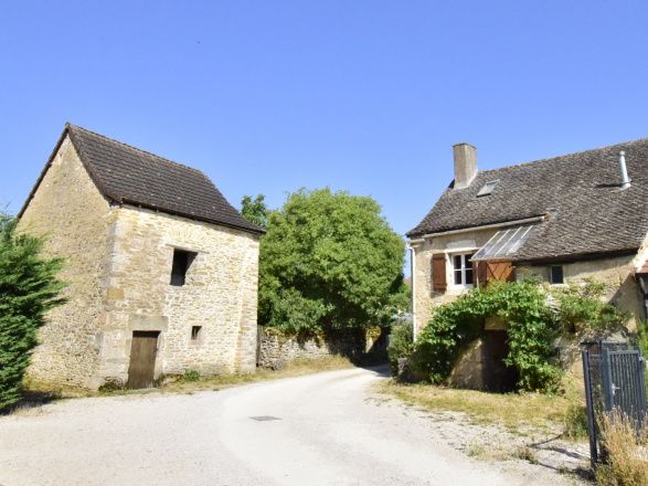 Proche Givry. PETITE MAISON DE VIGNERON