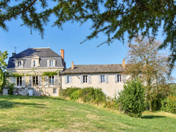 Proche Buxy. PROPRIÉTÉ DE FAMILLE AVEC PARC