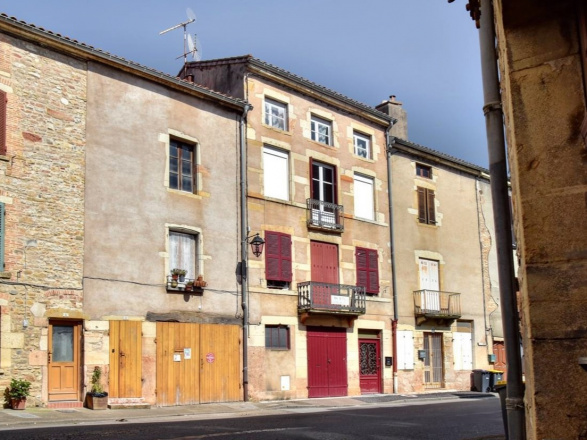 St Gengoux le National. MAISON DE VILLAGE