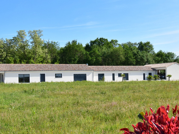 Région Tournus. BELLE PROPRIÉTÉ ISOLÉE 