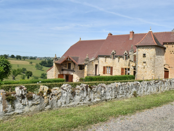 Charolais-Brionnais. BELLE PROPRIÉTÉ AVEC VUE EXCEPTIONNELLE