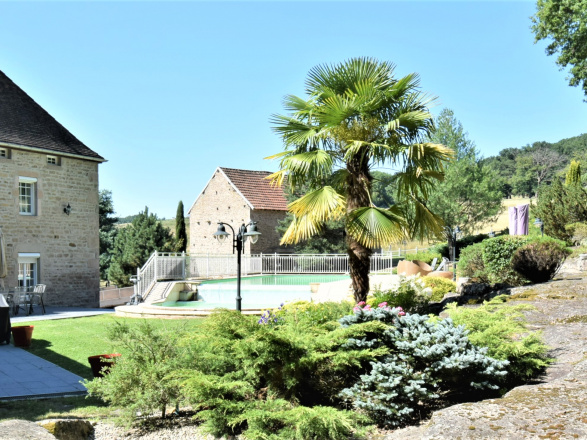 Couchois. MOULIN RÉNOVÉ SUR 2,4 HA AVEC PLAN D’EAU