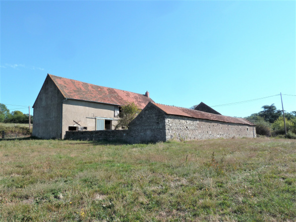 Proche Mercurey. MAISON DE CAMPAGNE À RÉNOVER- SOUS COMPROMIS-