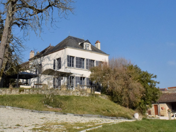 Côte viticole. PROPRIÉTÉ DE CARACTÈRE SUR 1,30 HA