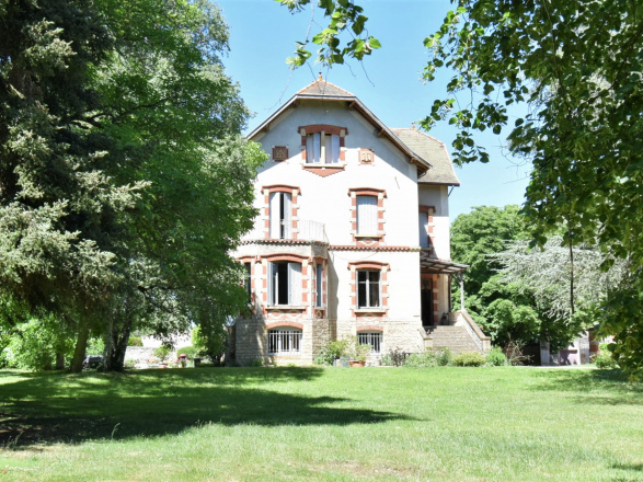 Cluny 20 min. BELLE PROPRIÉTÉ DE FAMILLE